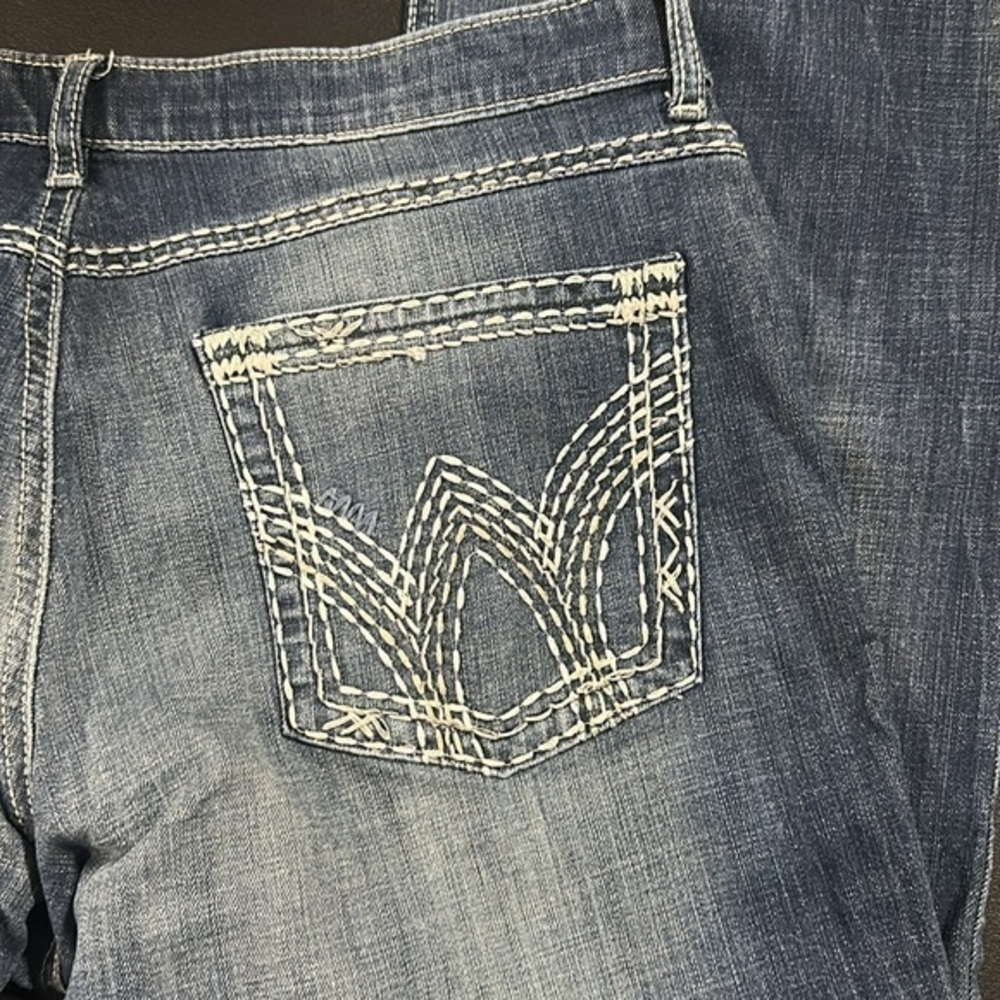 507. Wrangler Shilo women’s Embroidered Boot cut jeans size 15 / 16 x 32